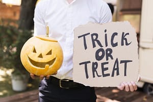 Read more about the article How to Trick or Treat Safely