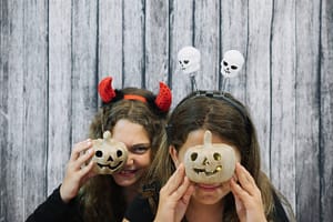 Read more about the article Halloween Decorations & Costume Ideas 